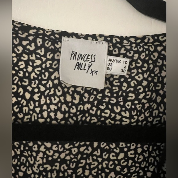 Princess Polly Black and White Women's Wrap Top size 6 (SKU C104) - Picture 2 of 6